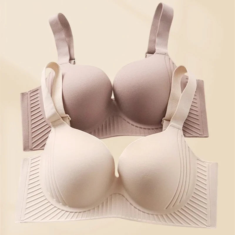 Large Size Adjustment Type, Large Breasts, Small Underwear, Women's Breasts Are Sucked and Their Bra Is Gathered Without Marks.