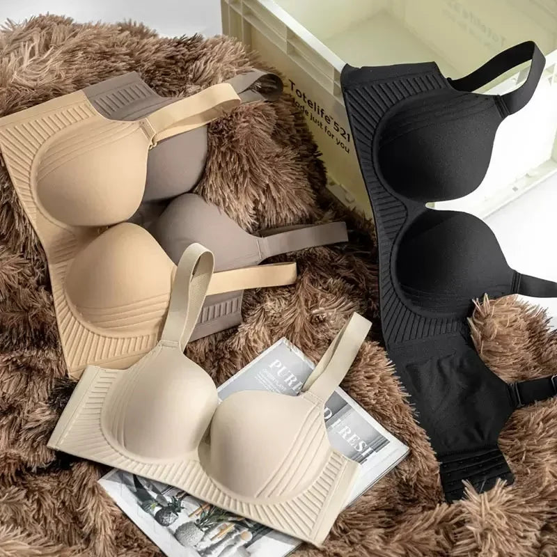 Large Size Adjustment Type, Large Breasts, Small Underwear, Women's Breasts Are Sucked and Their Bra Is Gathered Without Marks.